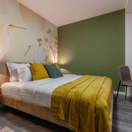 Appartement Holt - Lucky Cranes à Bucarest Extérieur photo